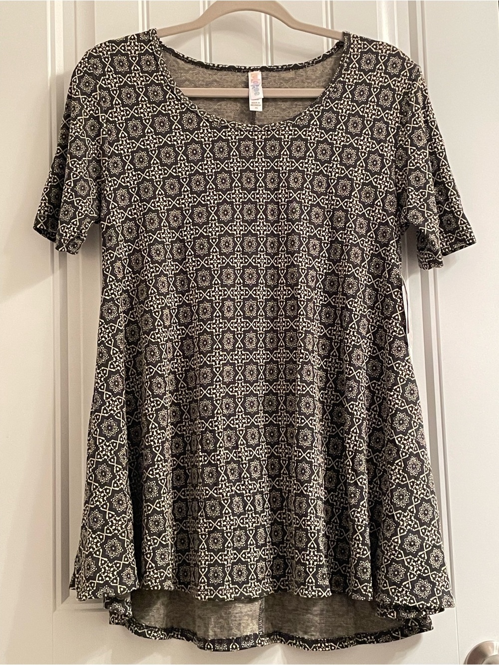 LULAROE Sage and Cream Short-Sleeve Swing Tunic